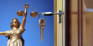 La banca solicita masivamente la suspensión de los procedimientos por cláusulas abusivas a causa del planteamiento de nuevas cuestiones prejudiciales ante el TJUE.